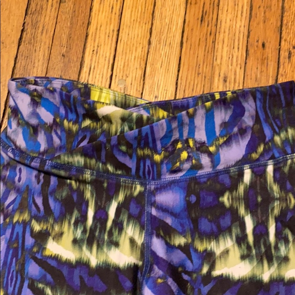 Abstract asymmetrical waistband Fabletics leggings